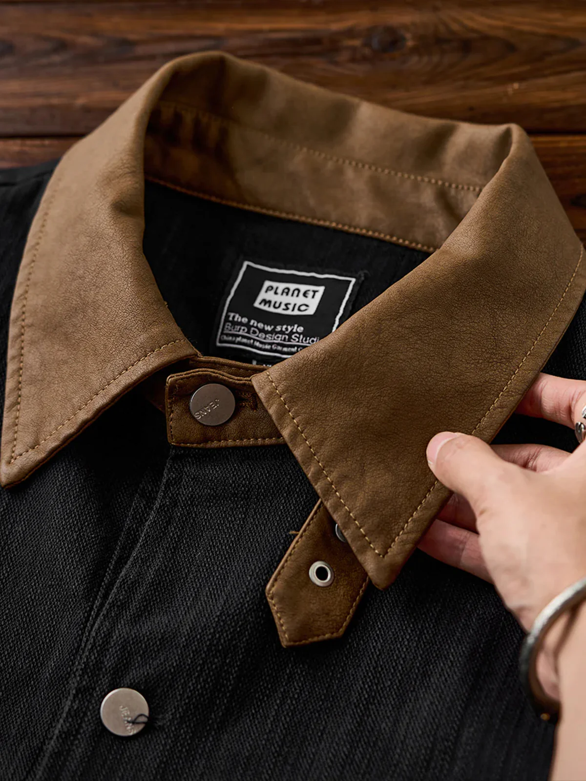 Mixed-Material Hunting Jacket with Leather-Effect Collar - Image 11