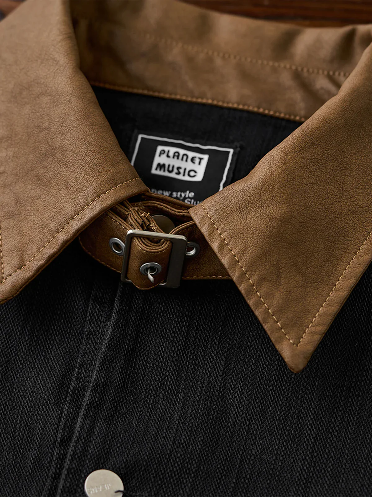 Mixed-Material Hunting Jacket with Leather-Effect Collar - Image 14