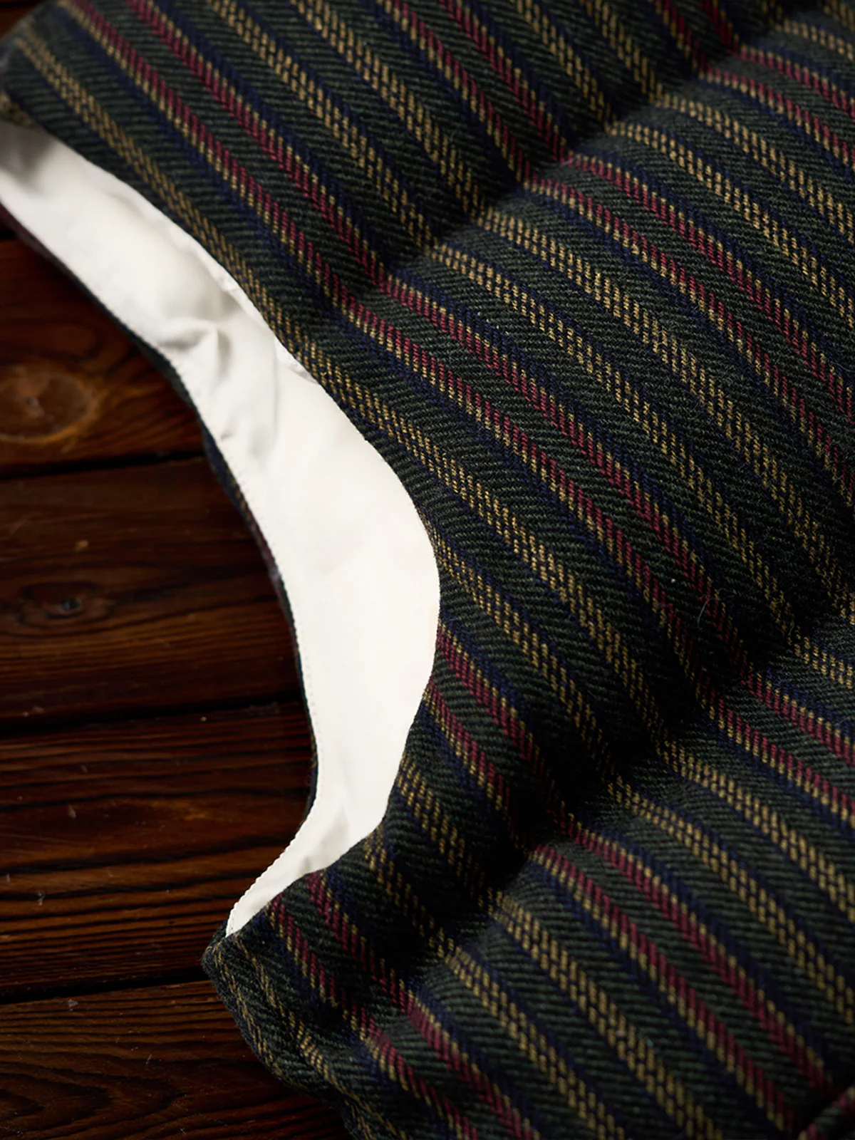 Retro-Style Brushed Stripe Jacquard Vest - Image 11