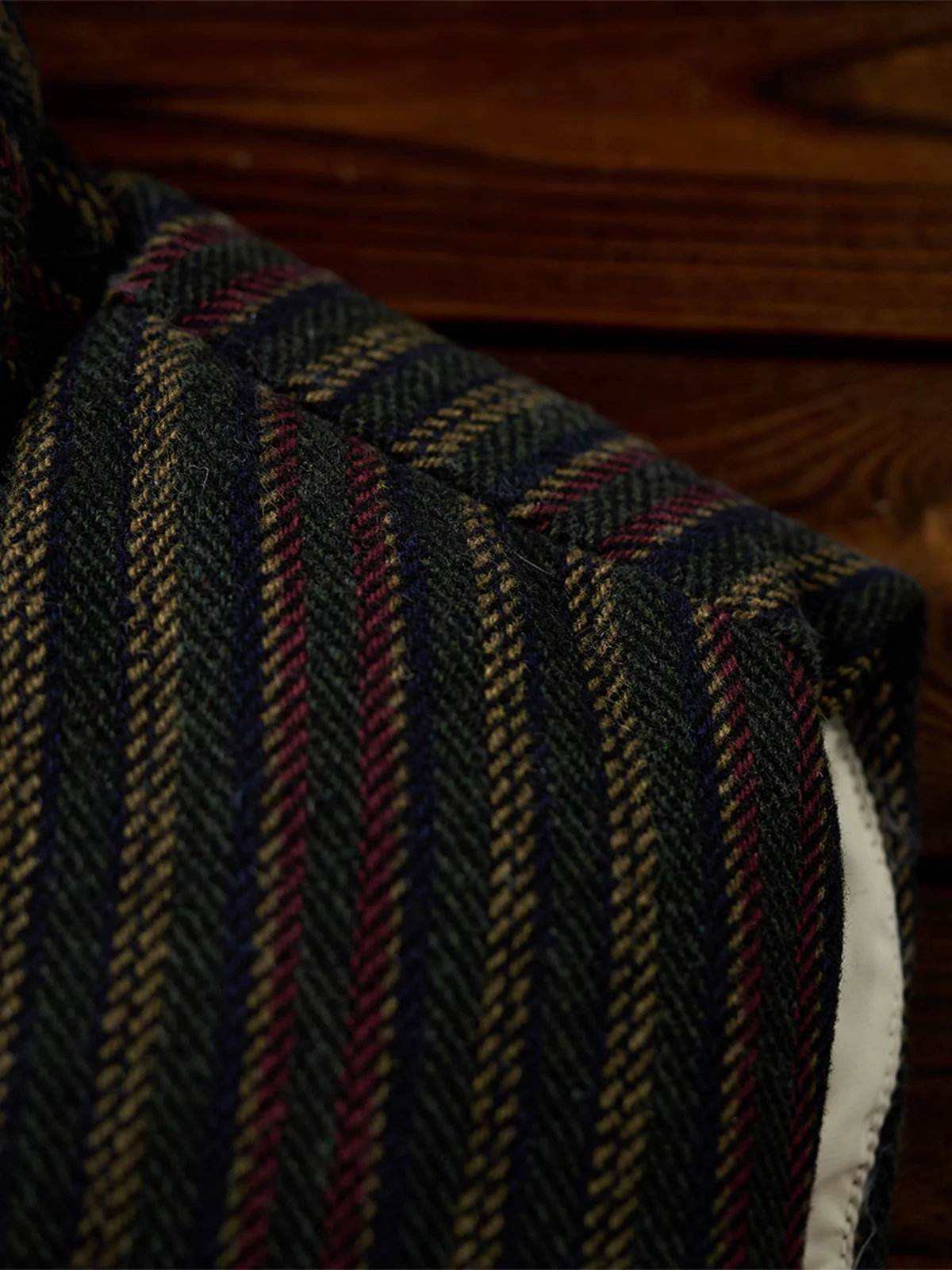 Retro-Style Brushed Stripe Jacquard Vest - Image 12