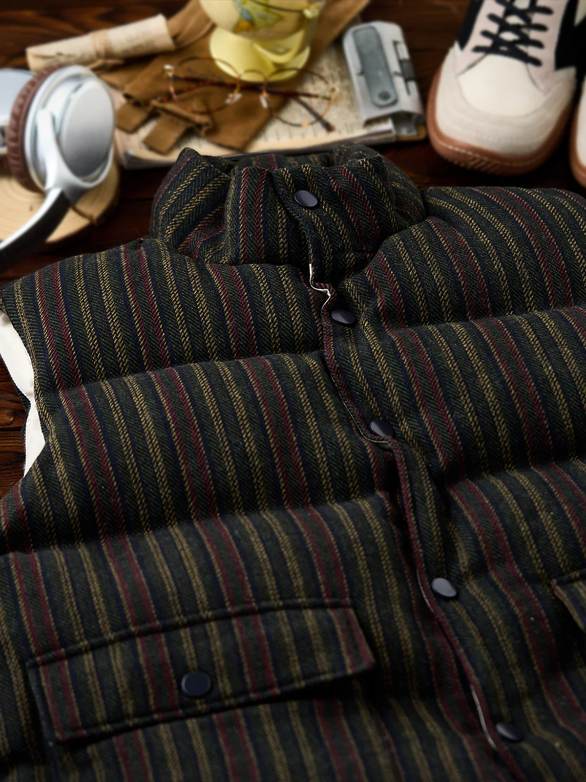 Retro-Style Brushed Stripe Jacquard Vest - Image 4