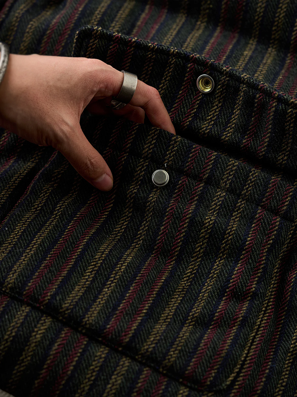 Retro-Style Brushed Stripe Jacquard Vest - Image 7