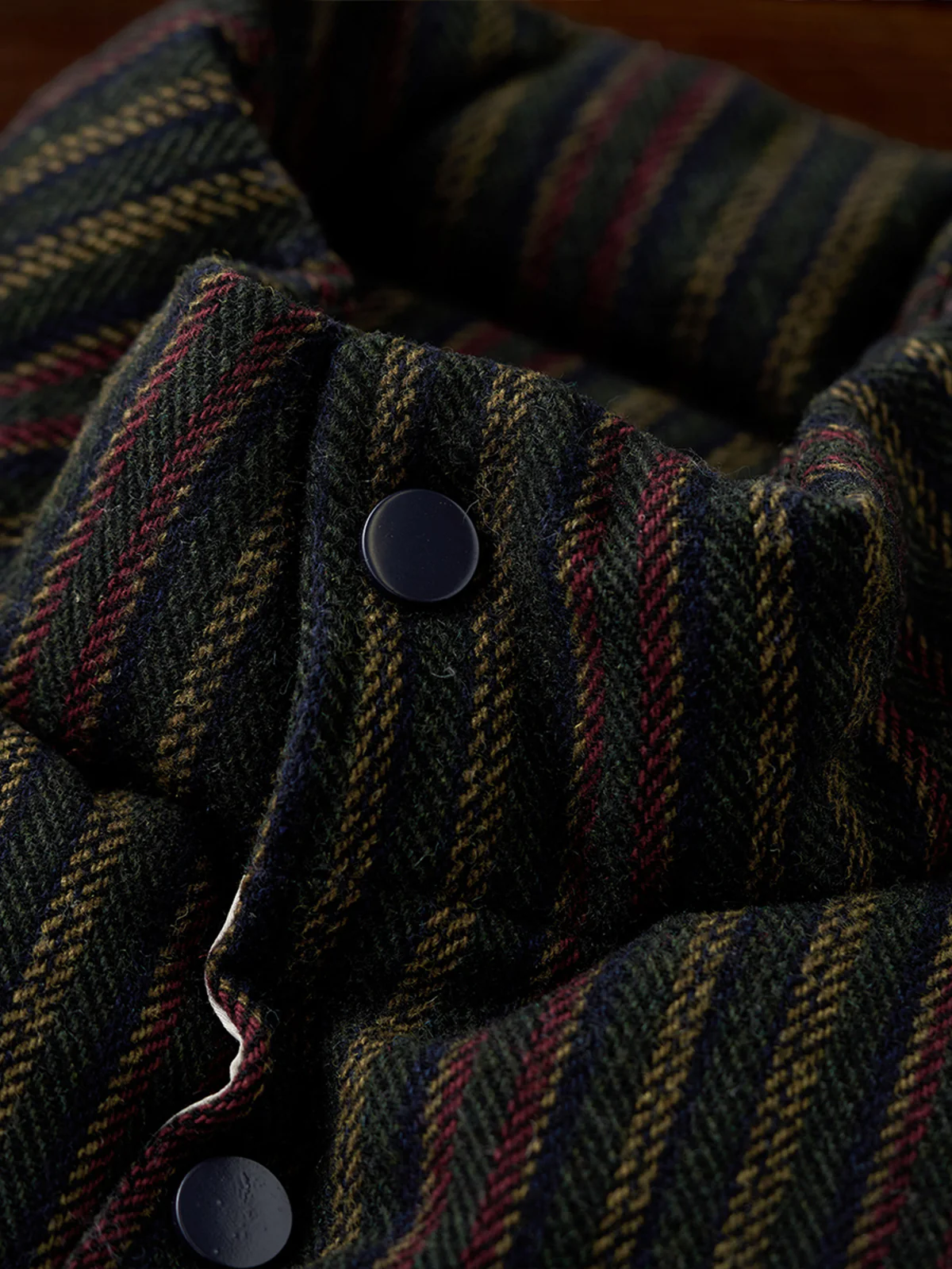 Retro-Style Brushed Stripe Jacquard Vest - Image 8