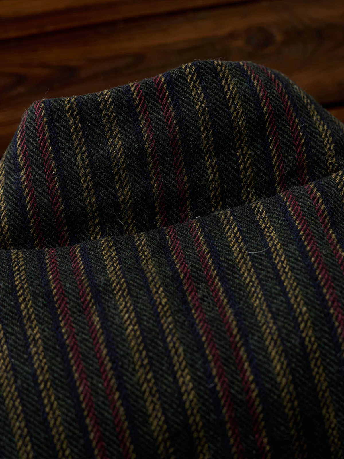 Retro-Style Brushed Stripe Jacquard Vest - Image 9