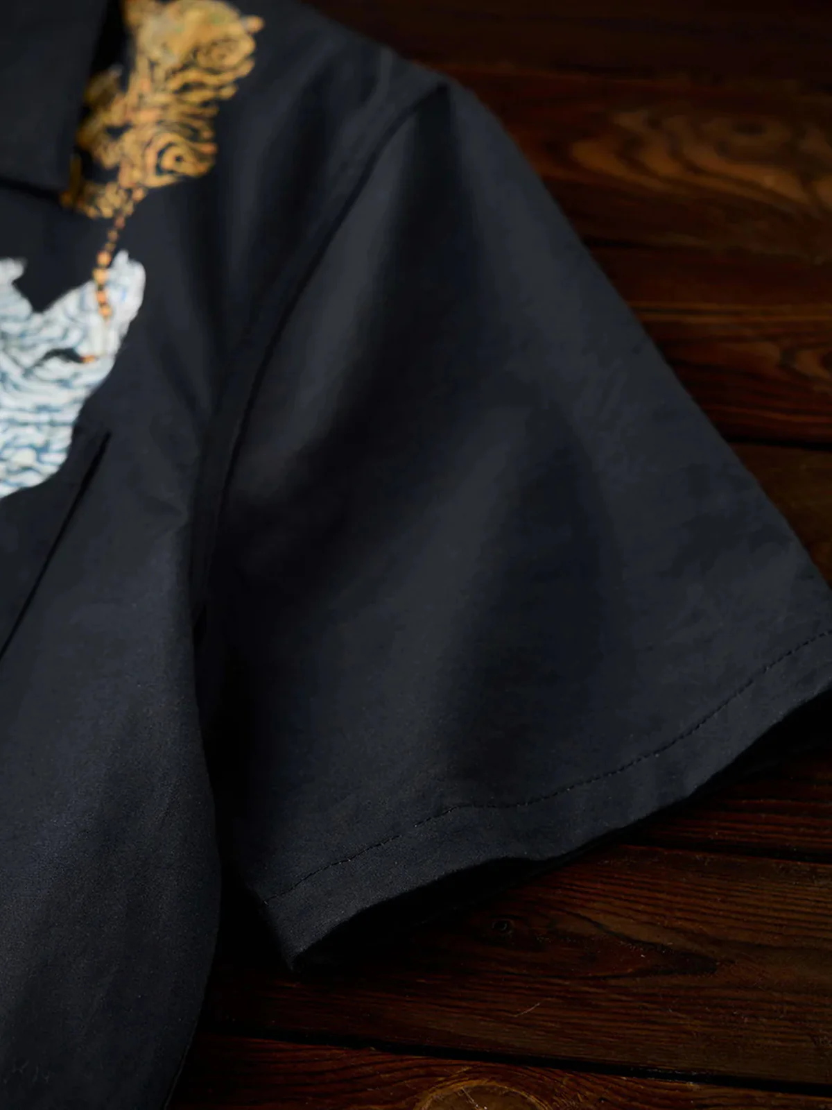 KARAKU×Ayako Ishiguro "Three Tiger Rows" Vertical Print Aloha Shirt - Image 12