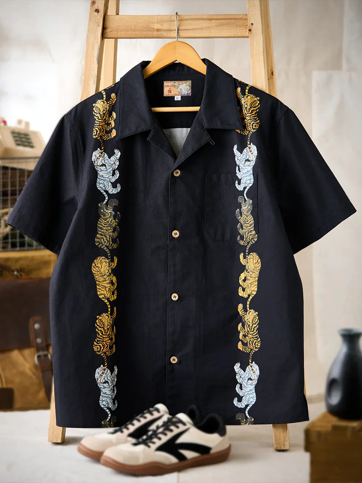 KARAKU×Ayako Ishiguro "Three Tiger Rows" Vertical Print Aloha Shirt - Image 5