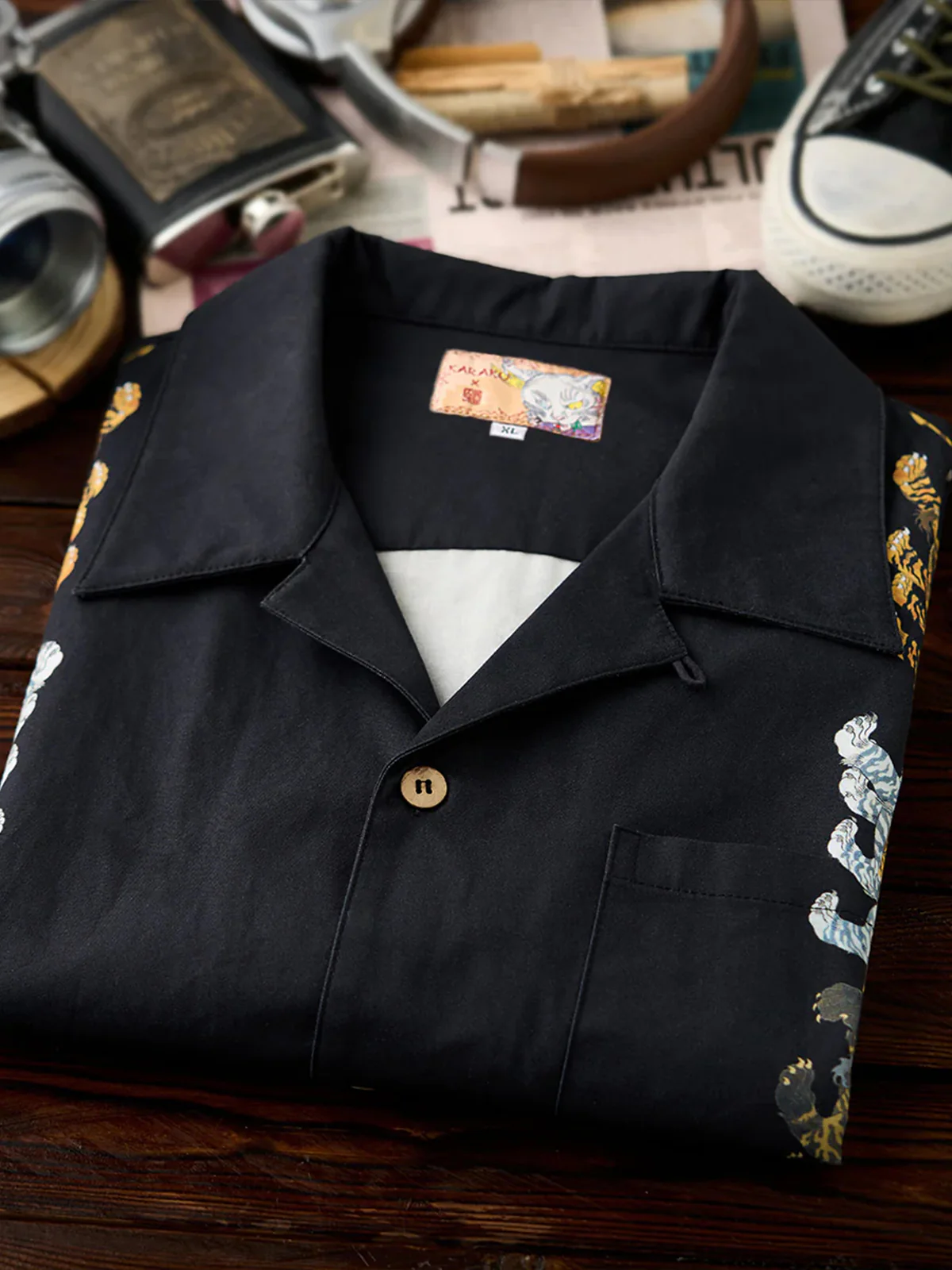 KARAKU×Ayako Ishiguro "Three Tiger Rows" Vertical Print Aloha Shirt - Image 6