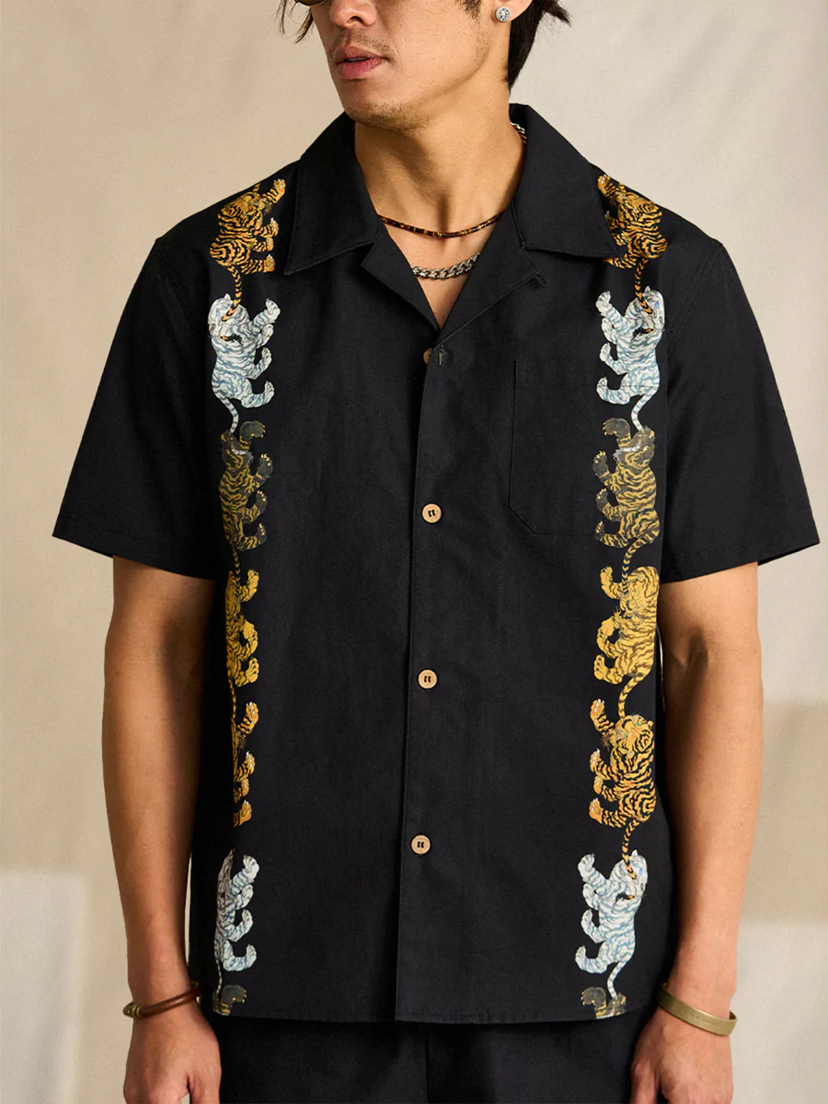 KARAKU×Ayako Ishiguro "Three Tiger Rows" Vertical Print Aloha Shirt - Image 7
