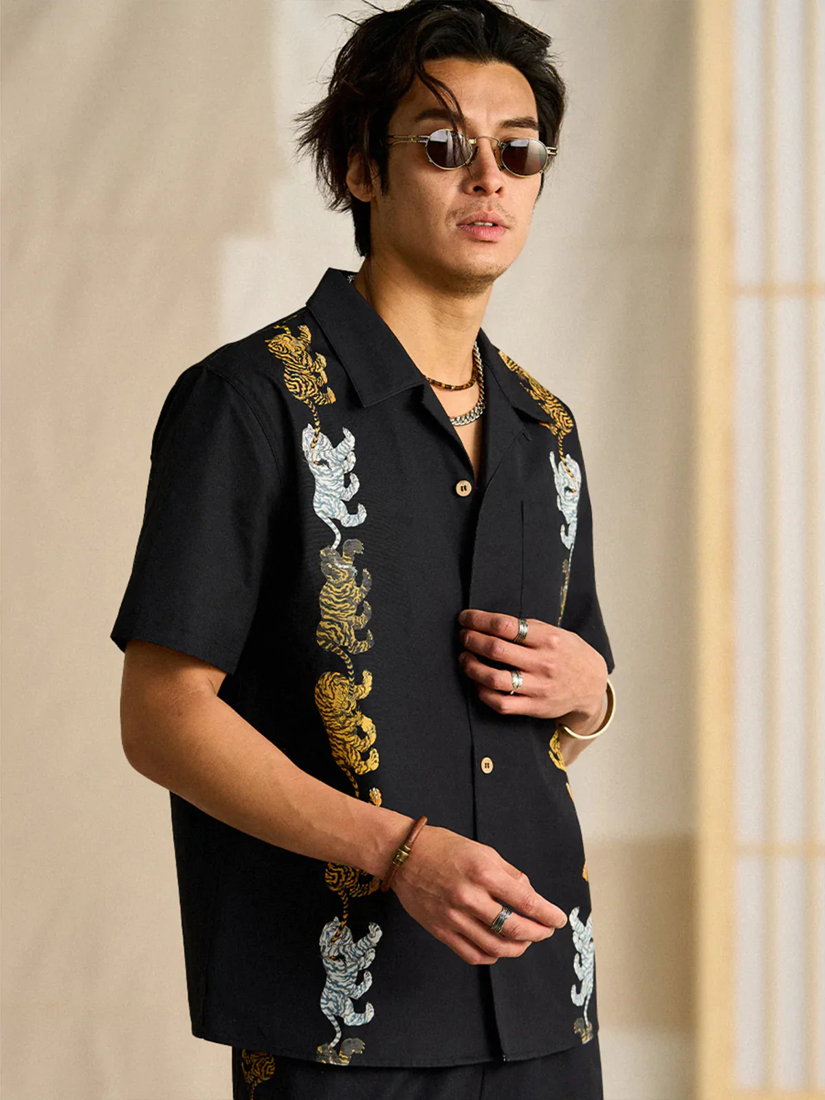 KARAKU×Ayako Ishiguro "Three Tiger Rows" Vertical Print Aloha Shirt - Image 8