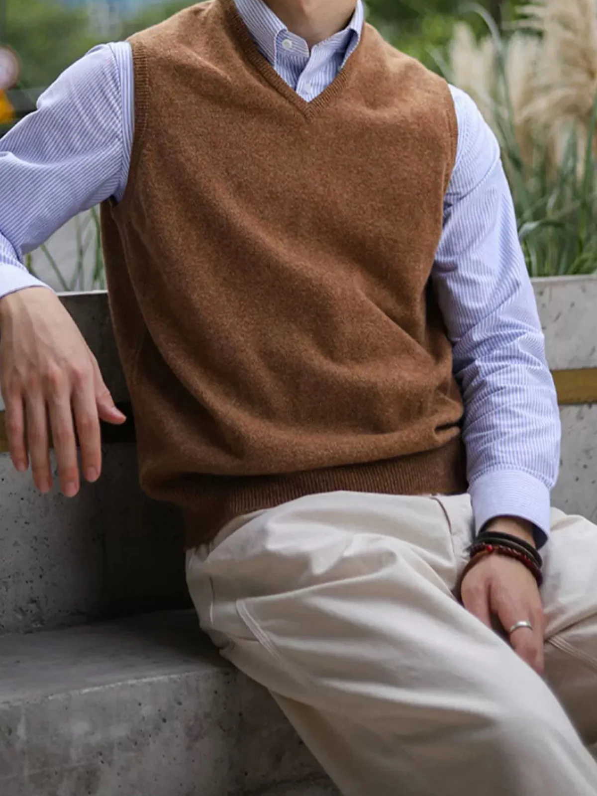 Ivy Look Wool Blend V-Neck Knit Vest - Image 10