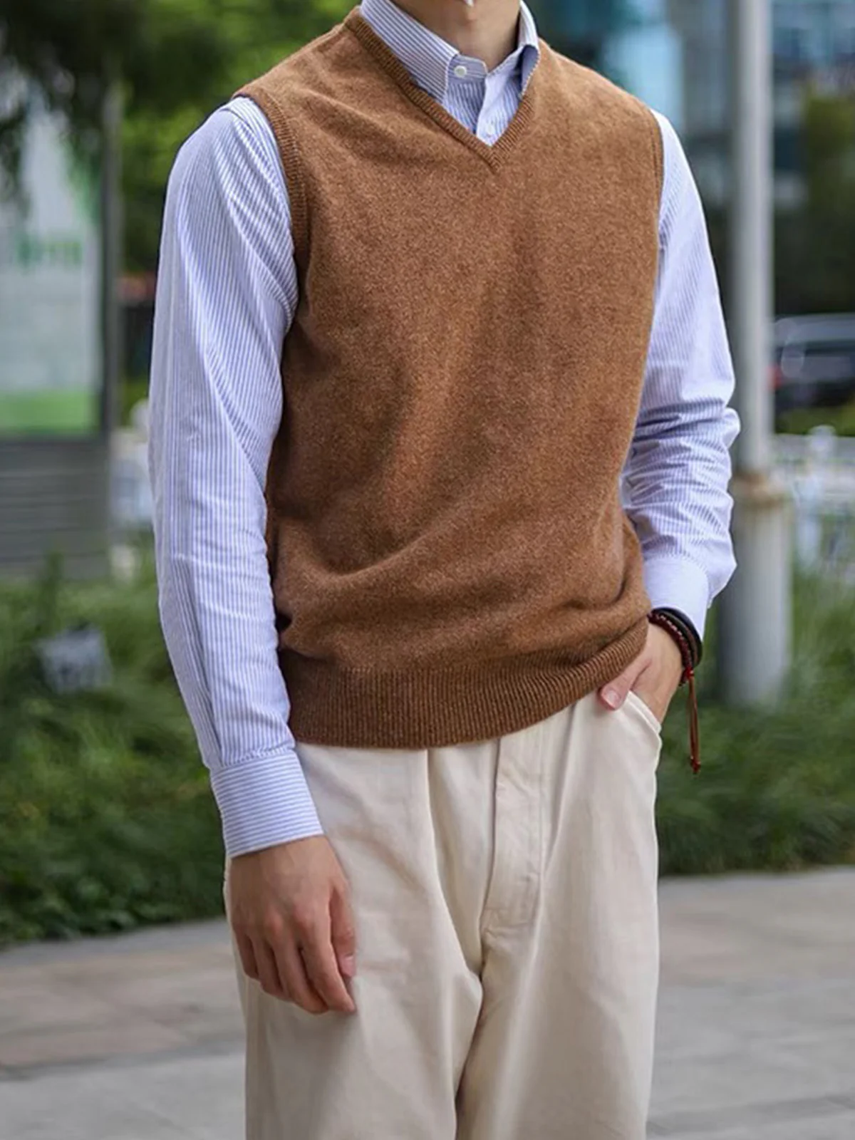 Ivy Look Wool Blend V-Neck Knit Vest - Image 9