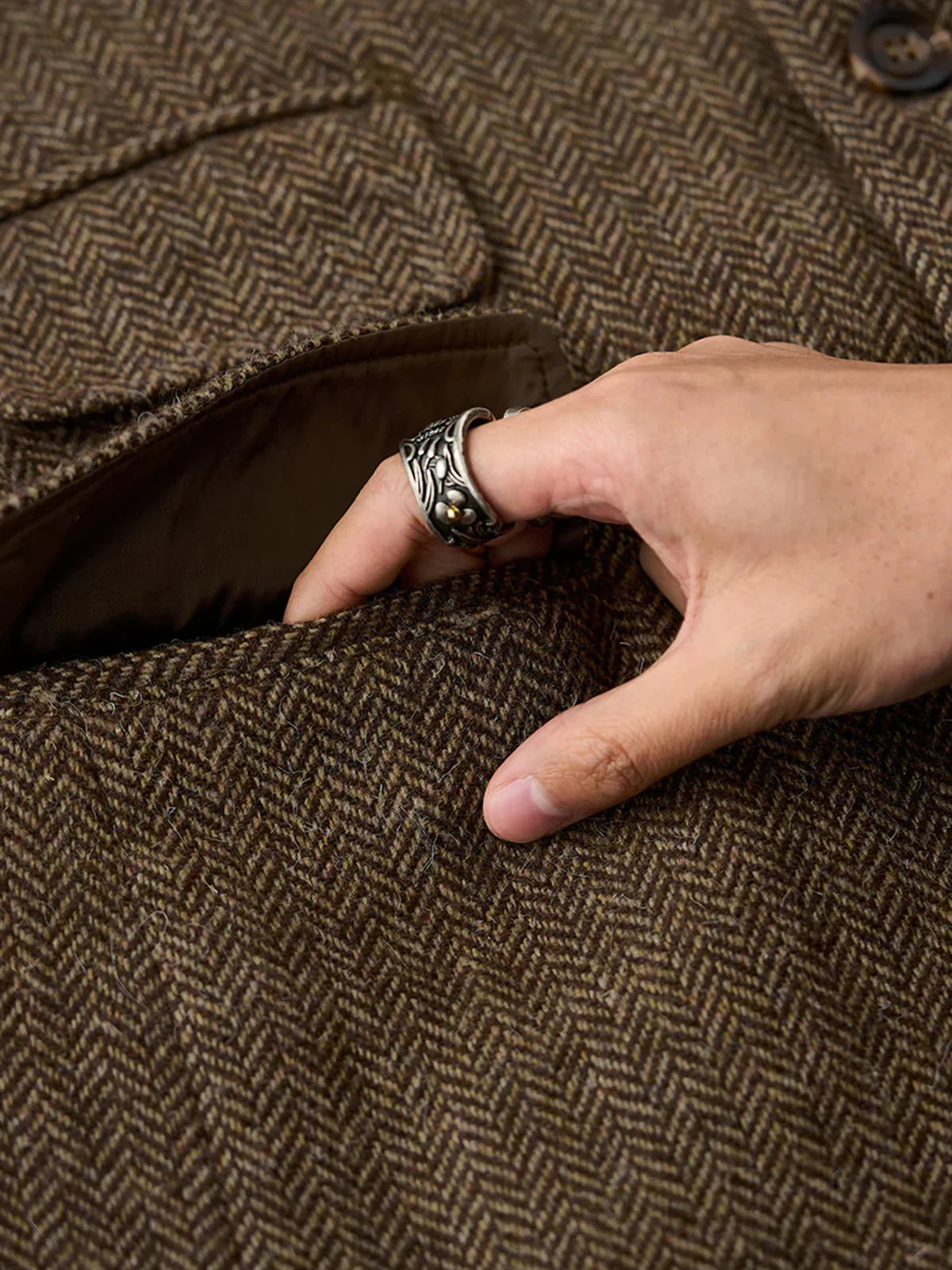 Wool-Blend Herringbone Tweed Tailored Jacket - Image 9
