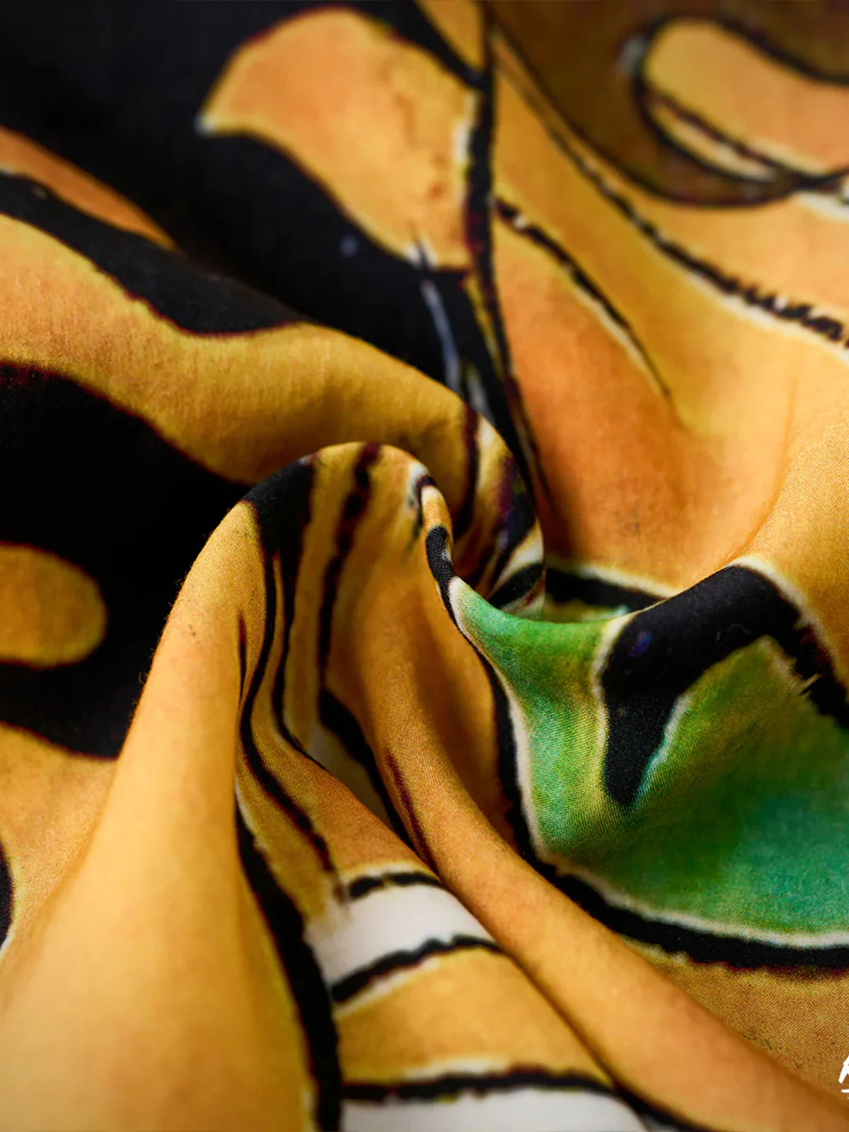 KARAKU× Ayako Ishiguro "Toranogan" All-over Print Tencel Aloha Shirt - Image 10