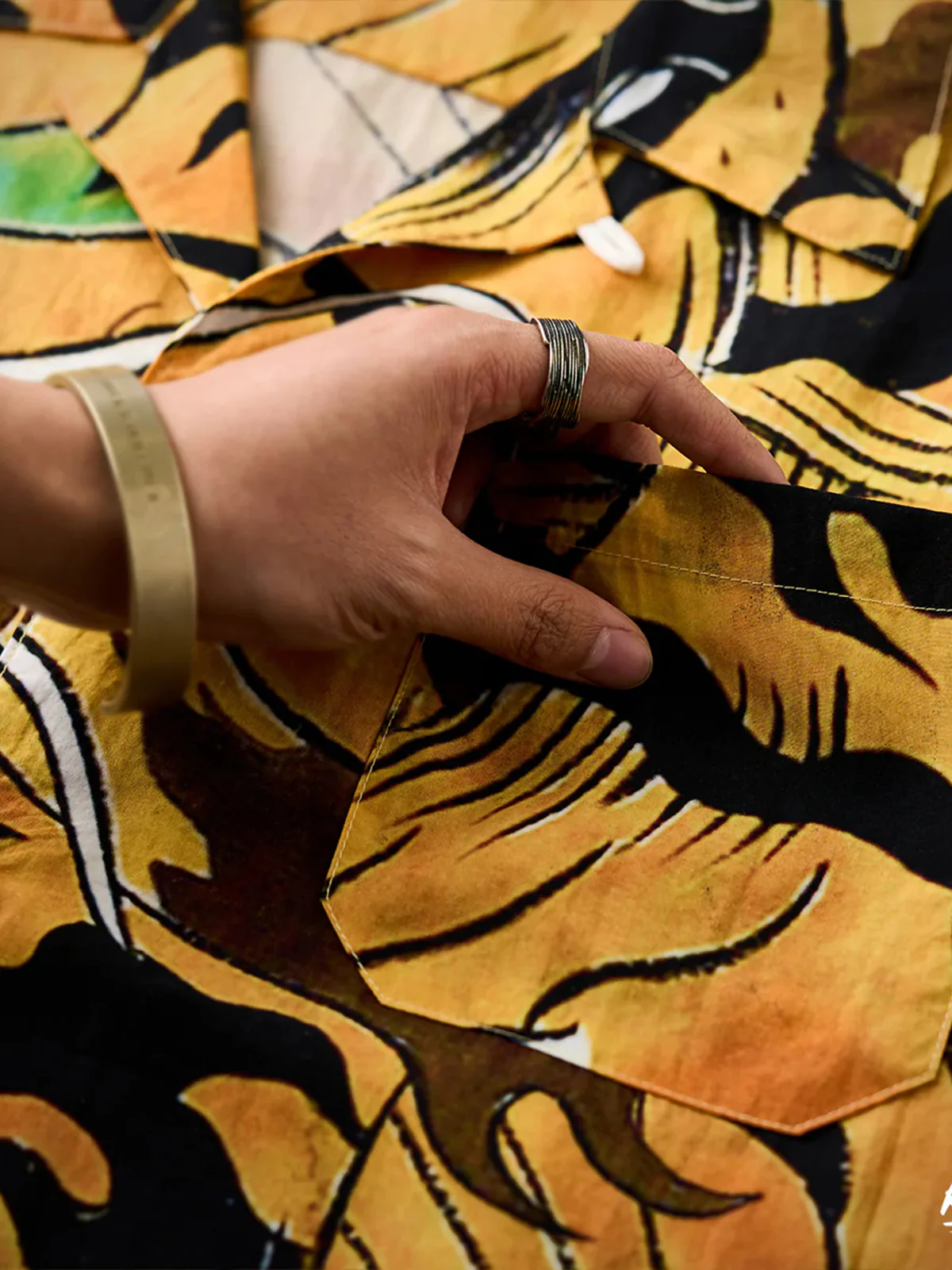 KARAKU× Ayako Ishiguro "Toranogan" All-over Print Tencel Aloha Shirt - Image 13