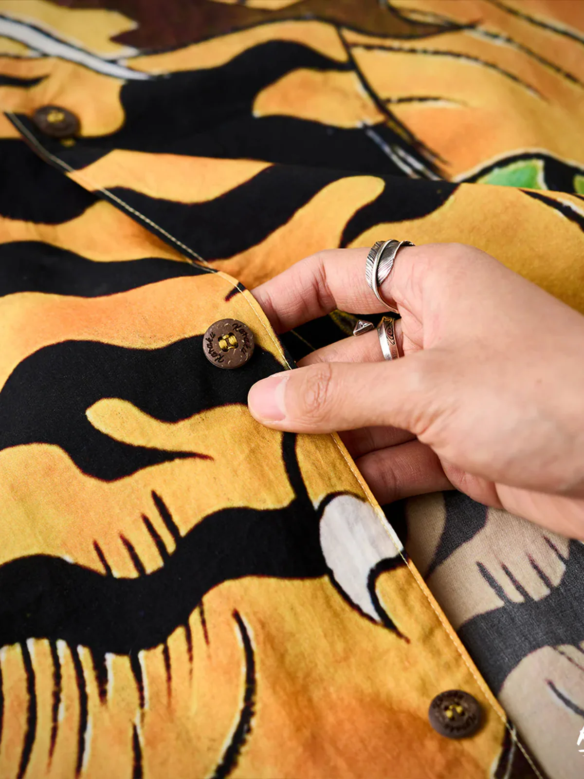 KARAKU× Ayako Ishiguro "Toranogan" All-over Print Tencel Aloha Shirt - Image 14